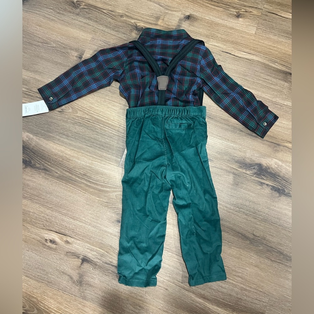 ✨BRAND NEW Carters Set ✨ - Picture 2 of 5